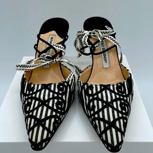 Authentic Manolo Blahnik 90’s Vintage Mules